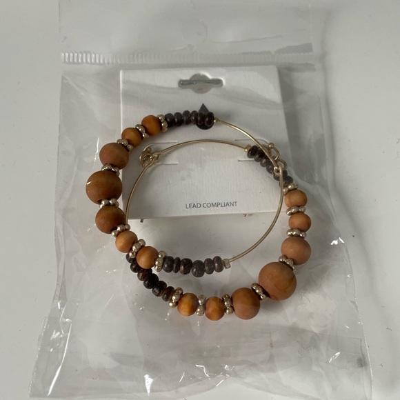 FREE Jewelry Gift with any Bundle of 2x or more items - Picture 2 of 3